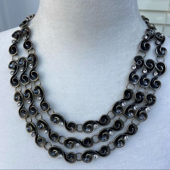Dramatic serpentine rhinestone studded necklace - Picture 2 of 8